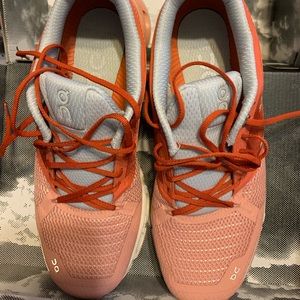 On running shoes. Cloud flyer